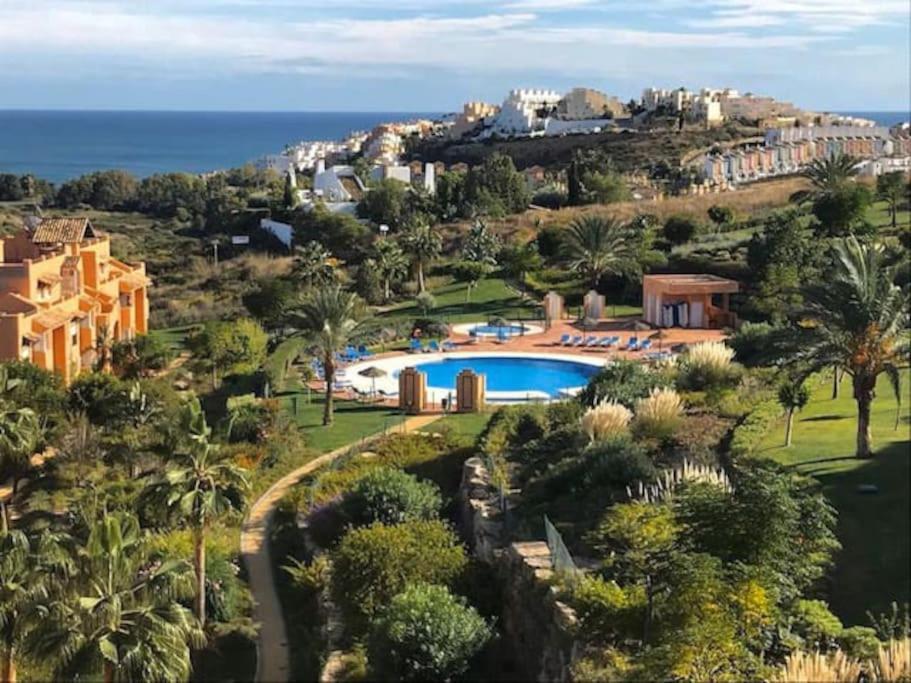 Penthouse Paradiso: 2Br Oasis In Casares Del Sol Exterior foto