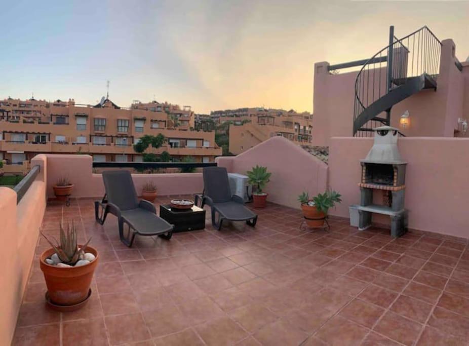 Penthouse Paradiso: 2Br Oasis In Casares Del Sol Exterior foto