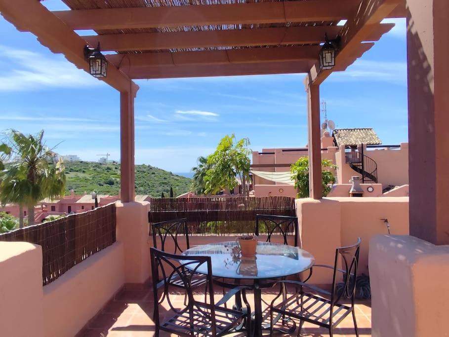 Penthouse Paradiso: 2Br Oasis In Casares Del Sol Exterior foto